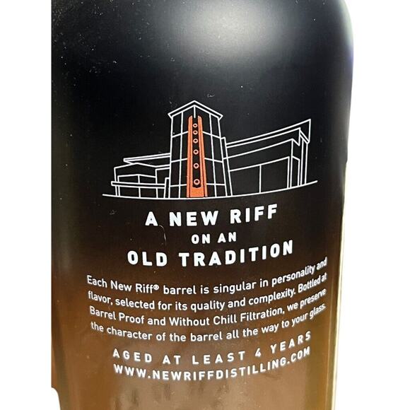 New Riff Single Barrell Empty Bottle Bourbon Whiskey 750ML Collector Man Cave - Picture 4 of 11